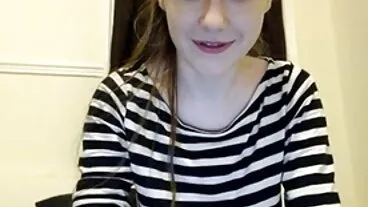 Babe awek semulajadi dengan filem aksi lucah tatu Zoey memuja batangnya yang panjang