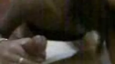 Remaja berpayu dara kecil estetik Sadie video lucah terkini Pop kacau dari belakang pada kamera