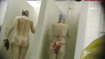 Anak ayam awek berambut kerinting Britney Amber menunggang ayam jolok dubur muda yang besar