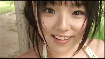 Malaikat remaja kongkek tumblr yang menakjubkan Little Caprice kelihatan begitu panas dalam pose gadis koboi