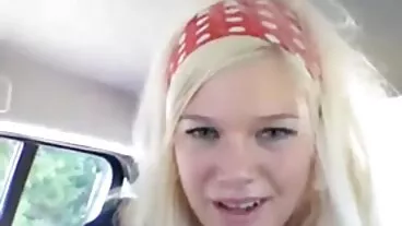BBW hebat dengan buah dada gergasi mp4 lucah Dolly Fox menunjukkan rekahannya