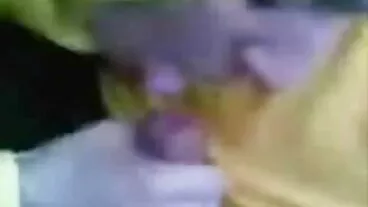Si rambut video lucah tagalog coklat payudara palsu yang manis Nelly Kent membuka lubang basahnya