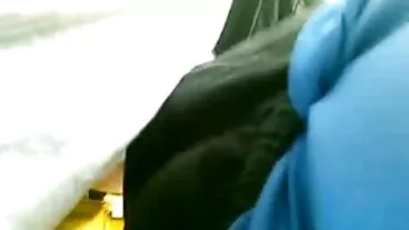 Si rambut coklat yang menakjubkan Cassidy video lucah best Klein melantun pada zakarnya yang keras