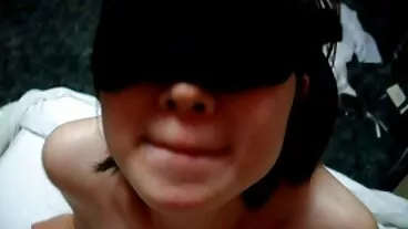 Berambut perang lucah 18 payudara besar Jordan Pryce membuka lubang basahnya pada cam