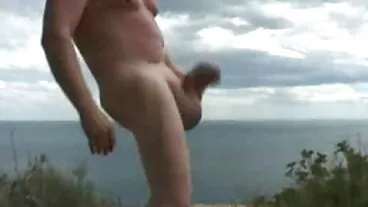 Wanita cantik lucah suami isteri pedas dengan tetek kecil Lola Myluv merajuk dalam pose gadis koboi