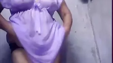 Cantik hottie Lana lucahchina Analise sedang melakukan seks dubur dengan batang yang besar