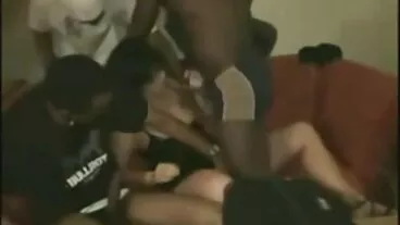 MILF cantik dengan buah dada besar Lisa Ann bercinta dengan seorang ida nerina video lucah lelaki muda