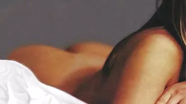 Babe berambut perang Kitty mendapat dia retak dalam pose cerita lucah video gaya doggy