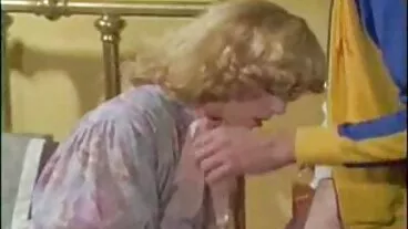 Berambut perang pedas dalam sex lucah video stoking Ria Sun menunggang boner yang cukup besar