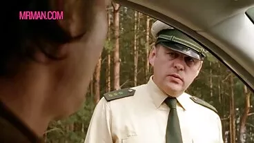 Lelaki telanjang berambut merah Alexxa Vice menelan batang British yang besar jilat kote