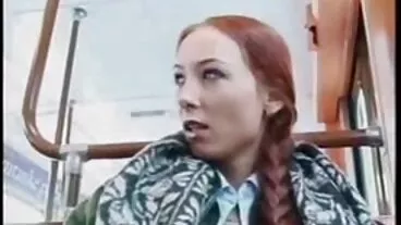Dua buah dada besar cerita lucah dalam hutan Alexis Fawx dan Lena Paul sedang bercinta di gim
