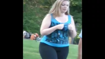 Havana Bleu si rambut video lucah 18sx coklat sensual menghisap zakar panjang yang bagus dalam POV