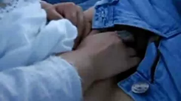 Khloe Kapri dan Whitney kote jolok burit Wright sedang menikmati seks bertiga yang sensual