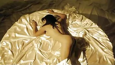 Anak patung estetik Jessica Lynne mendapat kacau dalam pose gadis video lucah seks koboi