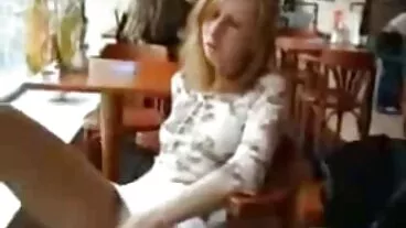 Malaikat langsing dengan muka tidak bersalah Eliza Ibarra videolucahbaru tahu menghisap