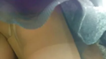 Dua model Quinn Wilde dan Rina Ellis videolucah sedang bermain dengan mainan panjang
