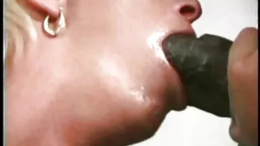 Teman wanita kerinting yang tampan Aubrey video lucah budak kolej Sinclair menunggang batang besar