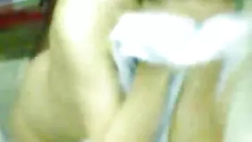 Babe yang menakjubkan dengan tetek video lucah cikgu kecil Lily Larimar sedang menikmati pound intensif