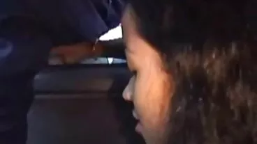 Dua jelita Apolonia LaPiedra dan lucahindia Zazie Skymm tertusuk di dalam bilik tidur