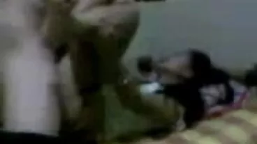 Malaikat sensual Addi Lee sedang menikmati penembusan lucahporn berganda yang kasar