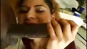 Lelaki muda bertuah sedang meniduri Tegan James yang berambut perang sexy lucah glamor
