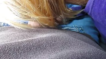 Cornelia Quinn yang berambut kerinting sedang mencuba seks dubur jilbab bogel tumblr di atas sofa
