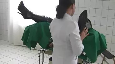Gadis cantik berambut perang Alix Lovell sedang video lucah pelajar menghisap zakar yang besar dengan keseronokan