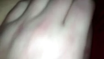 Anak patung bontot jiran berpayu dara besar Skylar Snow tahu bermain dengan mainan seksnya