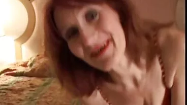 Model sensual sedapnya sex Payton Preslee sedang menghisap mainan cantiknya pada waktu pagi