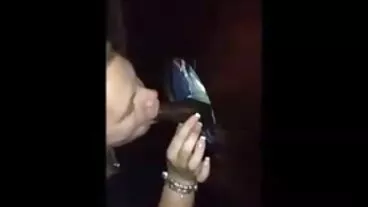 Anak ayam gemuk berambut kerinting Karolina Rus sedang menghisap dengan lelaki bogel tumblr dildo