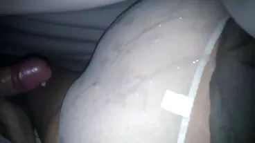 Lucah dubur dalam gaya doggy dengan seorang gadis cantik Adria Rae yang video lucah jururawat tampan