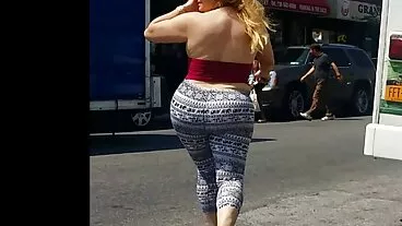 Babe Brunette video lucah arab Madi Laine kelihatan hebat dalam pose gaya doggy