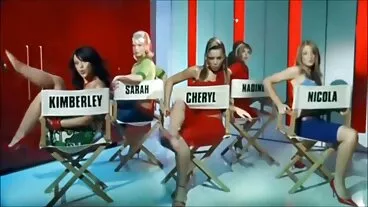 Muda berambut perang berpayu dara kecil Goldie Glock kacau dalam pose lucah di hotel gadis koboi