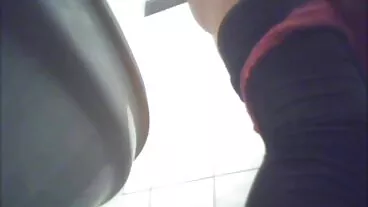 Remaja si rambut coklat Mystica Jade yang menakjubkan sedang menunggang xxxmelayu bogel batang besar