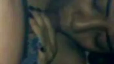 Wanita sensual berambut perang Sonya Sweet memberikan teman lelakinya blowjob yang baik burit lucah