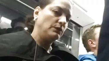 Remaja sensual Kyler Quinn jilat kote menghisap zakar hitam yang cukup besar