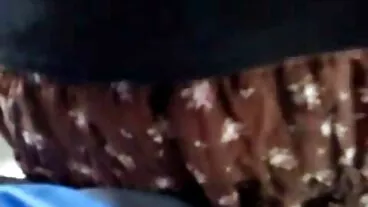 Si rambut coklat manis batang jolok cipap dan slutty Emylia Argan kacau dalam pose mubaligh