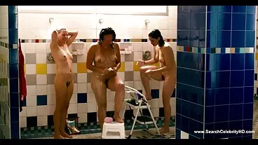 Glamor MILF Big Tits sedang menikmati berbogel pada seks lucah waktu pagi