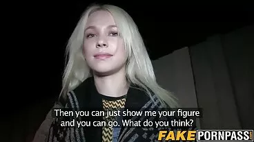 Clara Trinity Asia tersenyum menakjubkan membuka video lucah urut faraj ketat basahnya
