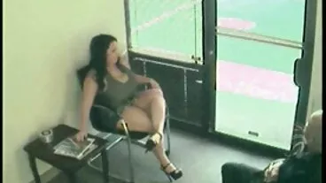 Anak ayam hitam yang menakjubkan Ebony Mystique disetubuhi oleh zakar koleksi video lucah 3gp putih